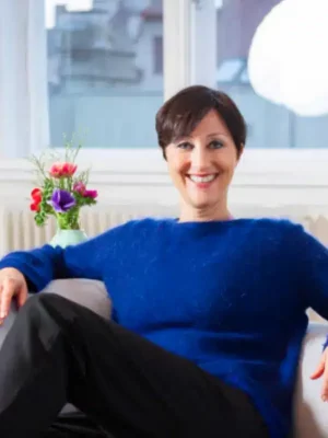 psychotherapie-naehe-vertrauen-julia-belke Psychotherapeutin Julia Belke im vertrauensvollen Gesprächsumfeld – Nähe und Zugewandtheit in der therapeutischen Beziehung